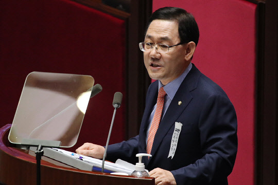주호영 국민의힘 원내대표가 지난 2020년 7월21일 국회 본회의장에서 교섭단체 대표연설을 하고 있다.<국민의힘 홈페이지 사진>